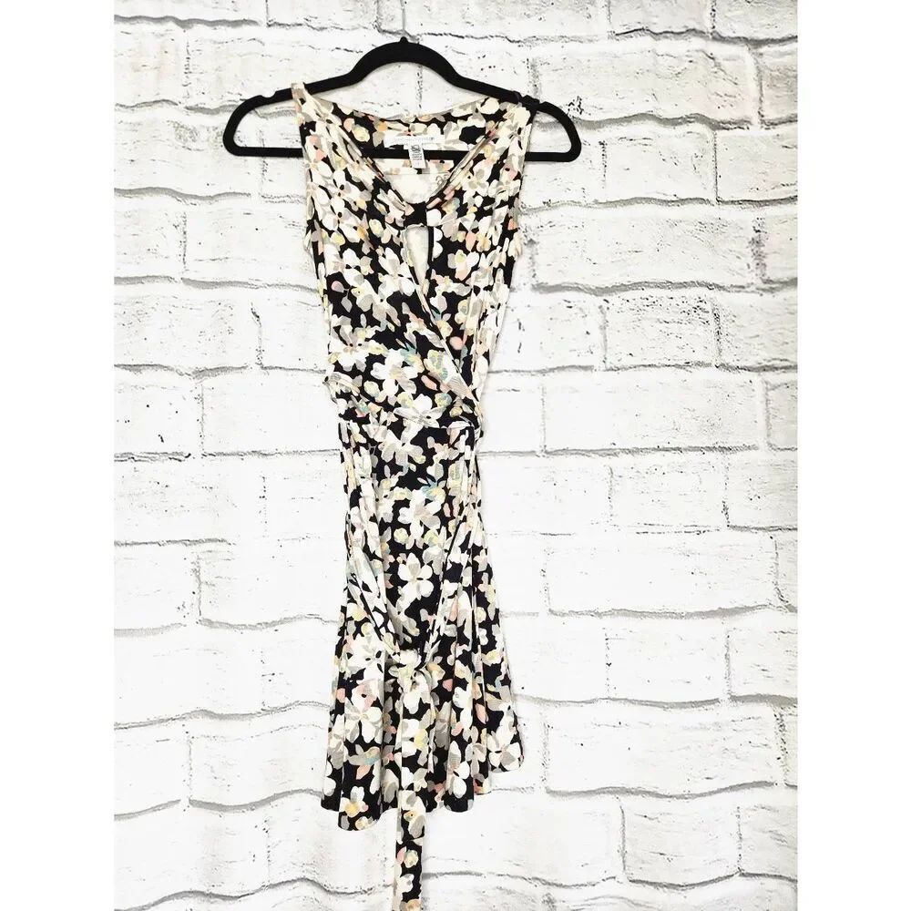 DianeโVon Furstenberg 100% Silk Womens Size 2 Womens Floral Tie Dress Lily